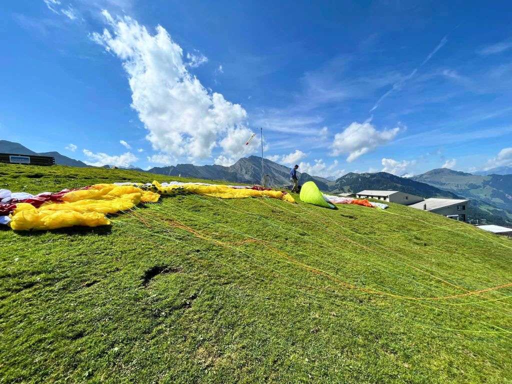 Paragliding spread chute out