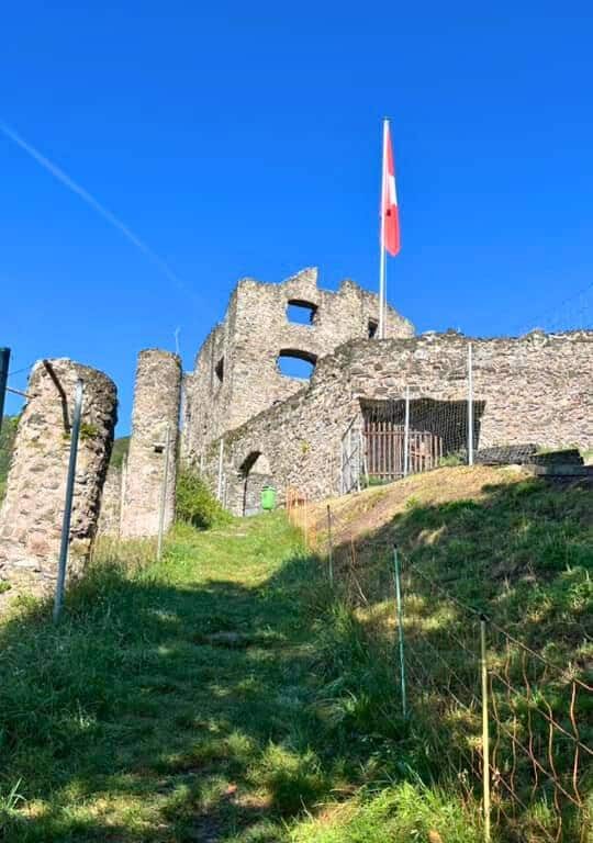 Uphill entrance to Grapplang Castle