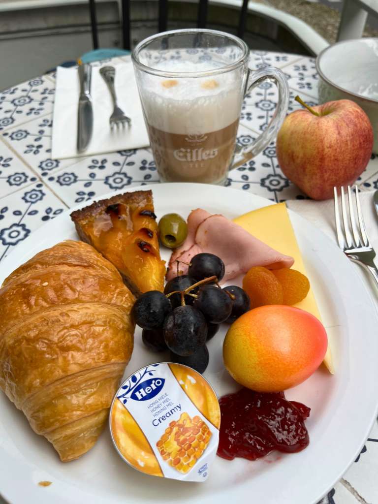 Hotel Central Luzern breakfast with coffee