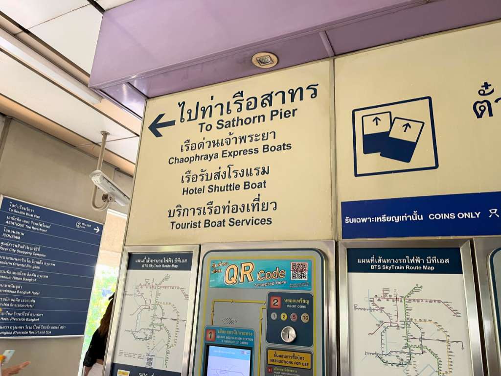 Sign for Sathorn Pier