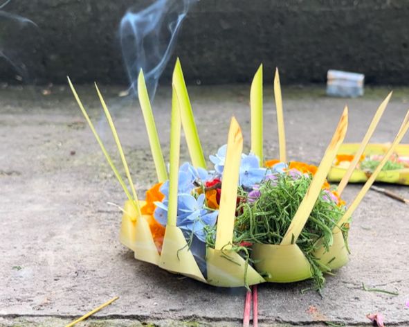 Round Balinese Offering