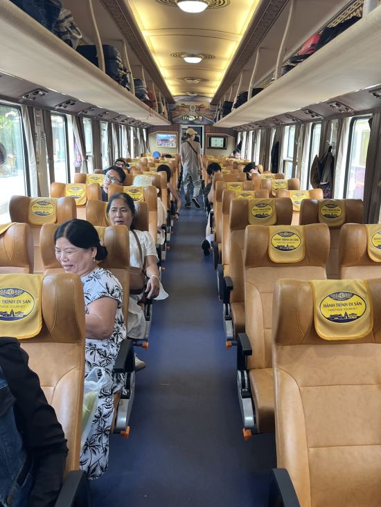 Standard seats on train from da nang to hue